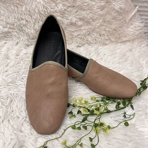 Gentle Souls Edge-Y Beige Neutral Comfy Slip On Flat Leather Loafers Sz 7.5M NEW